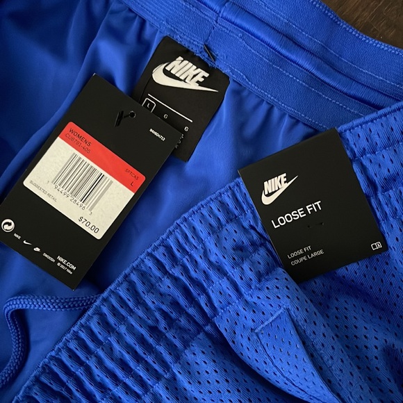 NEW!!! Nike Loose Fit Womens athletic wear - Picture 2 of 8